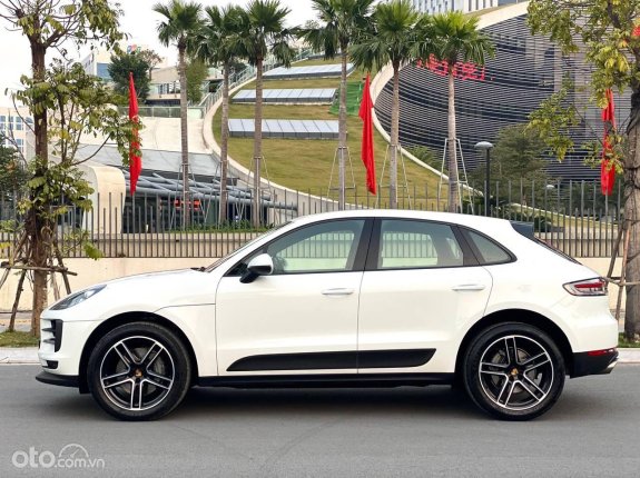 Porsche Macan S 2021 - Màu trắng, nội thất hai màu đỏ, đen (Bordeaux). Tên công ty, xuất hoá đơn cao