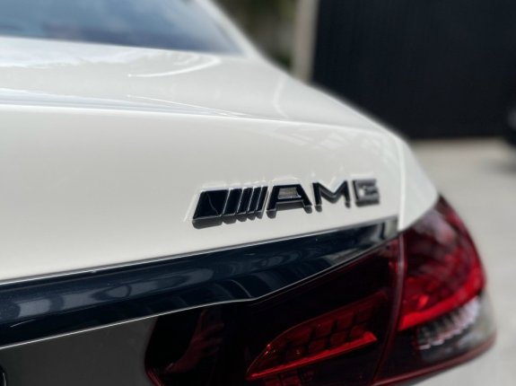 Mercedes-Benz E300 AMG 2021 - Động cơ tăng áp 2.0L, mới lăn bánh 3 ngàn kilomet
