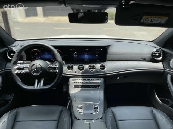 Mercedes-Benz E300 AMG 2021 - Động cơ tăng áp 2.0L, mới lăn bánh 3 ngàn kilomet