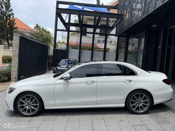 Mercedes-Benz E300 AMG 2021 - Động cơ tăng áp 2.0L, mới lăn bánh 3 ngàn kilomet