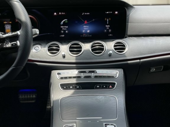 Mercedes-Benz E300 AMG 2021 - Động cơ tăng áp 2.0L, mới lăn bánh 3 ngàn kilomet
