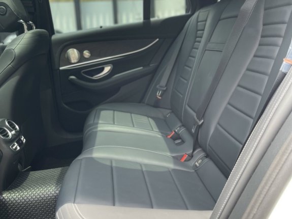 Mercedes-Benz E300 AMG 2021 - Động cơ tăng áp 2.0L, mới lăn bánh 3 ngàn kilomet