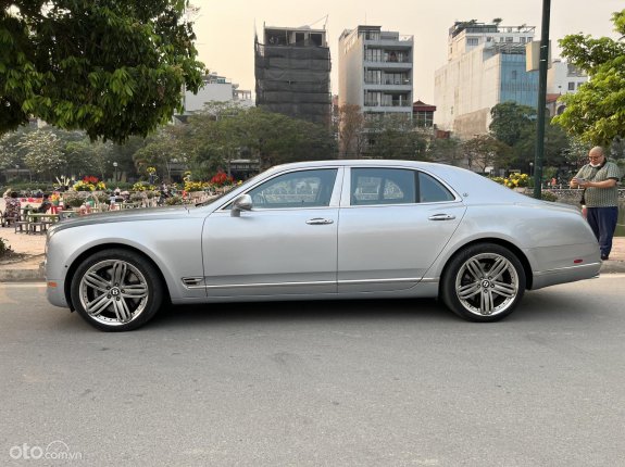 Bentley Mulsanne 6.8 V8 2013 - Màu bạc, nhập khẩu