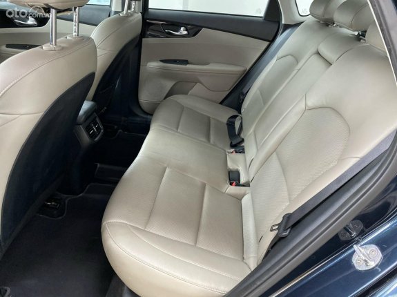 Kia Cerato 2019 - Xe màu xanh cavansite