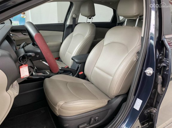 Kia Cerato 2019 - Xe màu xanh cavansite