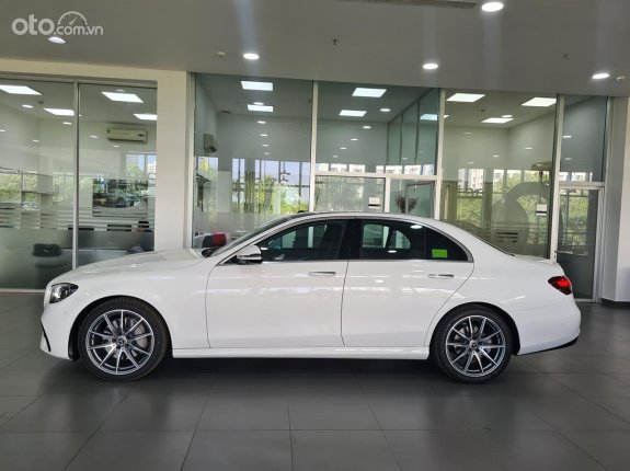 Mercedes-Benz E300 2022 - Xe hãng thanh lý - SIÊU LƯỚT GIÁ TỐT