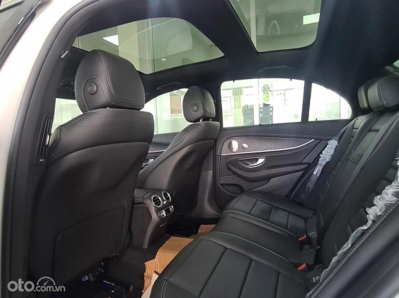 Mercedes-Benz E300 2022 - Xe hãng thanh lý - SIÊU LƯỚT GIÁ TỐT