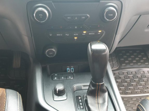 Ford Ranger 2017 - Máy dầu, màu cam, 1 chủ mới 80%