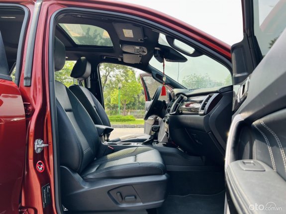 Ford Everest Titanium 2.0L AT 4WD 2019 - Màu đỏ, xe nhập