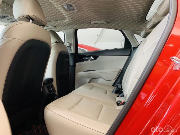 Kia Cerato 1.6 AT Luxury 2020 - Xe màu đỏ, cực mới, bao check hãng, có trả góp