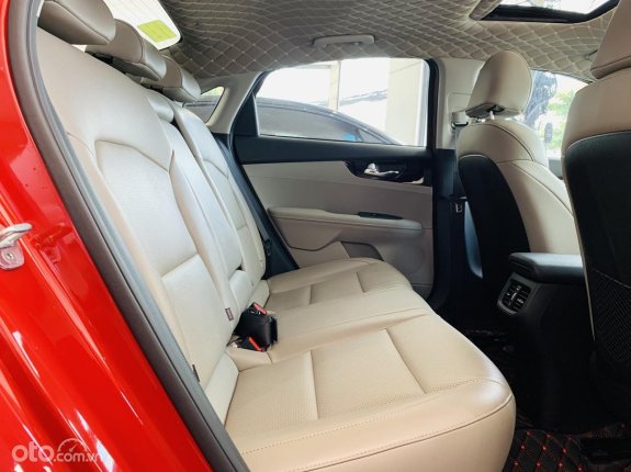 Kia Cerato 1.6 AT Luxury 2020 - Xe màu đỏ, cực mới, bao check hãng, có trả góp