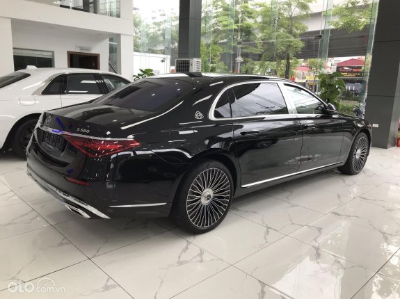 Mercedes-Benz Maybach S580 4Matic 2022 - Xe màu đen, nội thất nâu da bò, cam kết có xe luôn