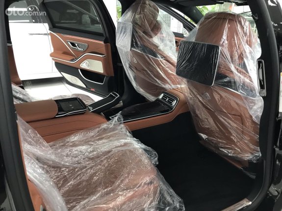 Mercedes-Benz Maybach S580 4Matic 2022 - Xe màu đen, nội thất nâu da bò, cam kết có xe luôn
