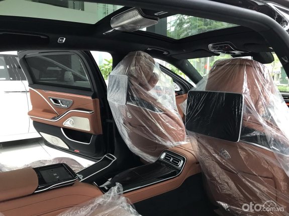 Mercedes-Benz Maybach S580 4Matic 2022 - Xe màu đen, nội thất nâu da bò, cam kết có xe luôn