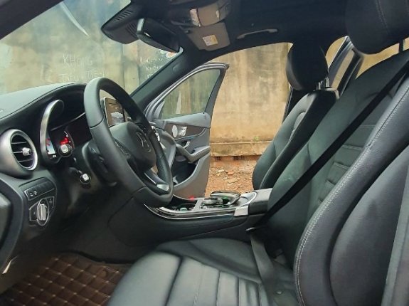 Mercedes-Benz GLC 300 4Matic 2018 - Máy I4 2.0L tăng áp