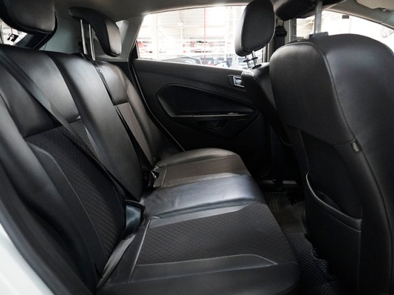 Ford Fiesta Titanium 1.0 AT EcoBoost 2014 - Màu trắng giá hữu nghị