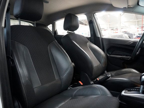 Ford Fiesta Titanium 1.0 AT EcoBoost 2014 - Màu trắng giá hữu nghị