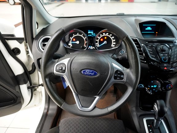 Ford Fiesta Titanium 1.0 AT EcoBoost 2014 - Màu trắng giá hữu nghị