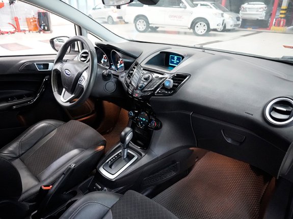 Ford Fiesta Titanium 1.0 AT EcoBoost 2014 - Màu trắng giá hữu nghị