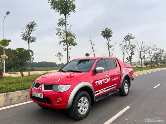 Mitsubishi Triton 2011 - Số tự động 2 cầu máy dầu, xe gia đình giá tốt 320tr