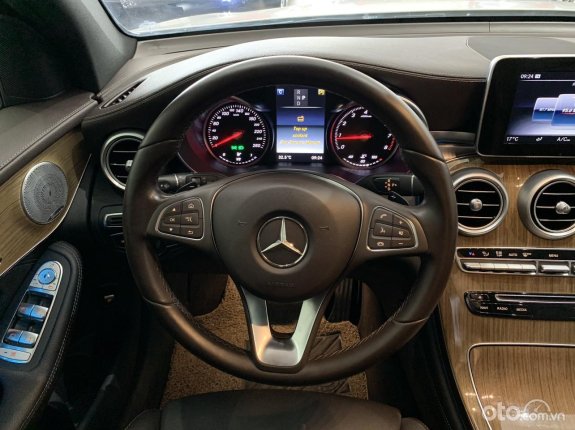 Mercedes-Benz GLC 250 4Matic 2018 - Cần bán xe biển thành phố, xe siêu đẹp, có trả góp