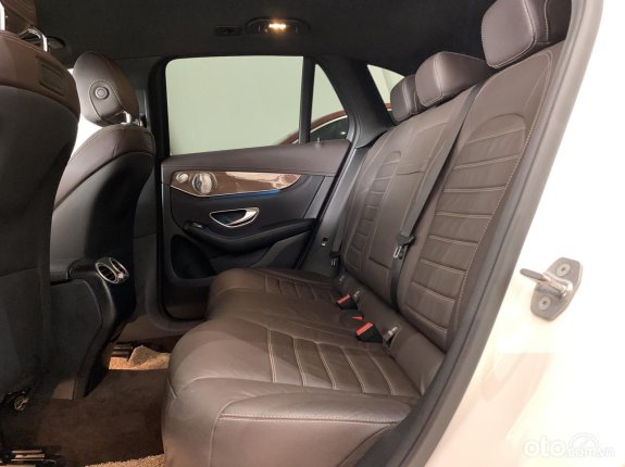 Mercedes-Benz GLC 250 4Matic 2018 - Cần bán xe biển thành phố, xe siêu đẹp, có trả góp