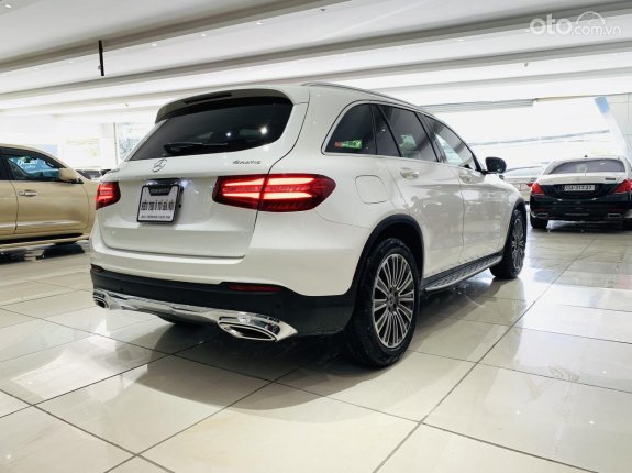 Mercedes-Benz GLC 250 4Matic 2018 - Cần bán xe biển thành phố, xe siêu đẹp, có trả góp