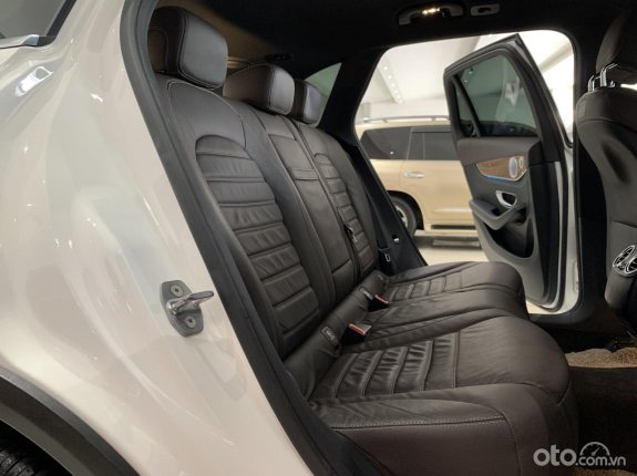 Mercedes-Benz GLC 250 4Matic 2018 - Cần bán xe biển thành phố, xe siêu đẹp, có trả góp