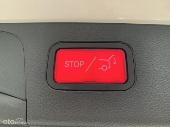 Mercedes-Benz GLC 250 4Matic 2018 - Cần bán xe biển thành phố, xe siêu đẹp, có trả góp