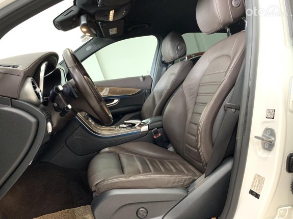 Mercedes-Benz GLC 250 4Matic 2018 - Cần bán xe biển thành phố, xe siêu đẹp, có trả góp