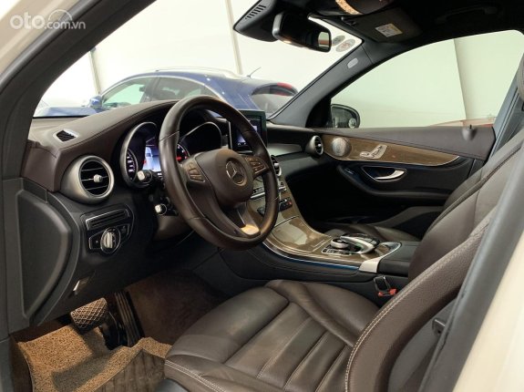 Mercedes-Benz GLC 250 4Matic 2018 - Cần bán xe biển thành phố, xe siêu đẹp, có trả góp