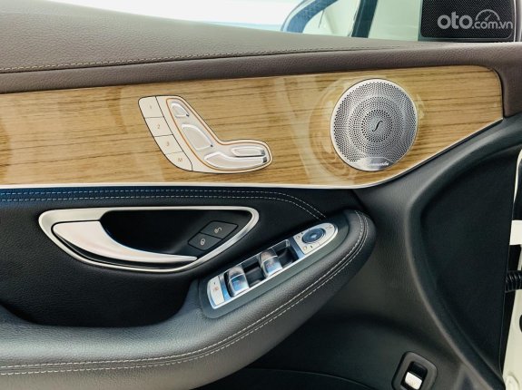 Mercedes-Benz GLC 250 4Matic 2018 - Cần bán xe biển thành phố, xe siêu đẹp, có trả góp