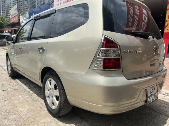 Nissan Grand livina 1.5 AT 2011 - Tư nhân 1 chủ sử dụng
