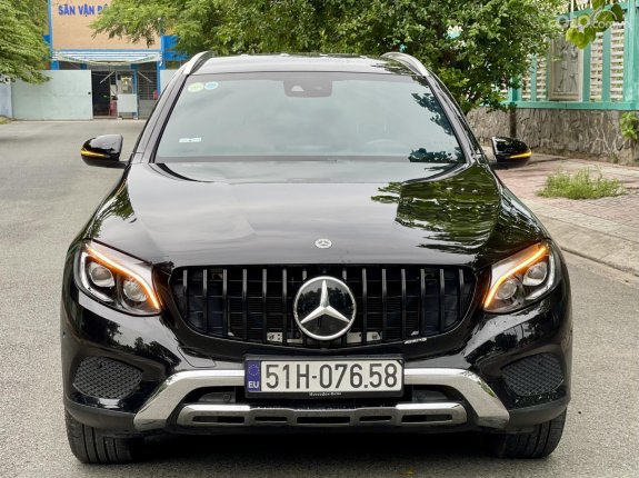 Mercedes-Benz GLC 250 4Matic 2018 - Xe màu đen, nội thất nâu
