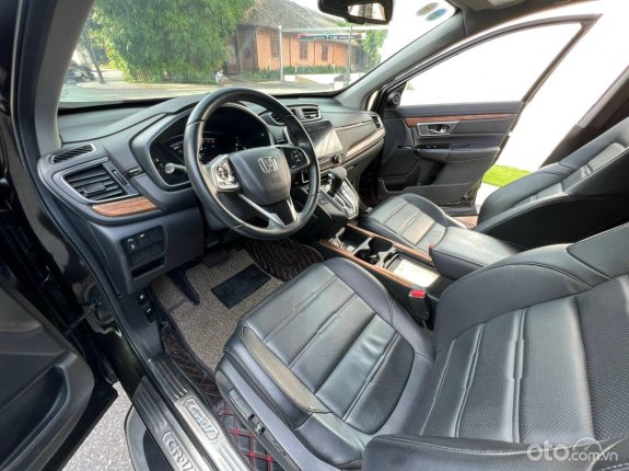 Honda CR-V 1.5 L 2019 - Xe màu xanh rêu