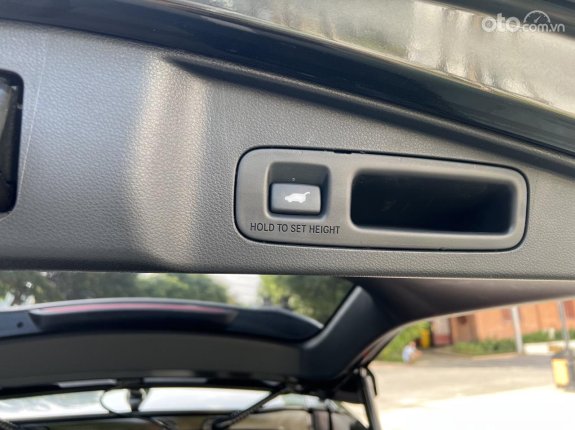 Honda CR-V 1.5 L 2019 - Xe màu xanh rêu