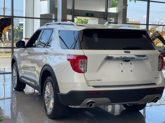 Ford Explorer Limited 2022 - Xe màu trắng sang trọng