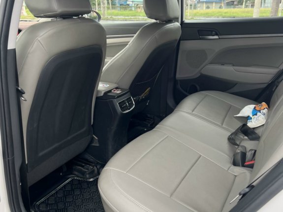 Hyundai Elantra 1.8 MT 2018 - Odo 2 vạn kilomet xịn