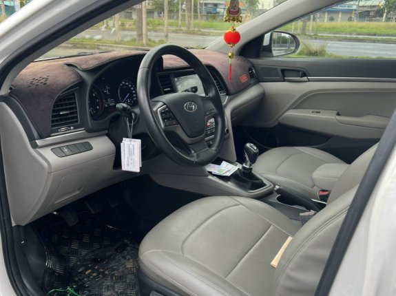 Hyundai Elantra 1.8 MT 2018 - Odo 2 vạn kilomet xịn