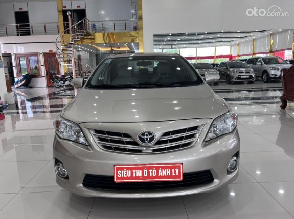 Toyota Corolla Altis Phiên bản khác 2013 - Bán xe máy khỏe, ngoại thất đẹp