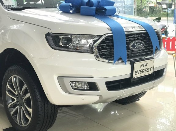 Ford Everest Titanium 2.0L AT 4WD 2022 - Sẵn xe, giá tốt, ưu đãi đến 100 triệu, tiền mặt, tặng gói PK chính hãng, trả góp 80% giá xe, hỗ trợ lăn bánh