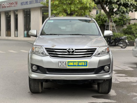 Toyota Fortuner 2014 - Xe màu bạc