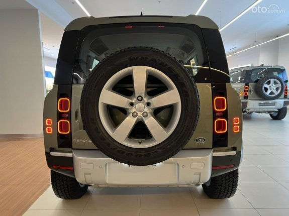 Land Rover Defender 2.0 110HSE 2025 - Xe trang bị cao cấp nhập khẩu chính hãng mới, giá tốt nhất. Xe giao ngay