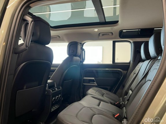 Land Rover Defender 2.0 110HSE 2025 - Xe trang bị cao cấp nhập khẩu chính hãng mới, giá tốt nhất. Xe giao ngay