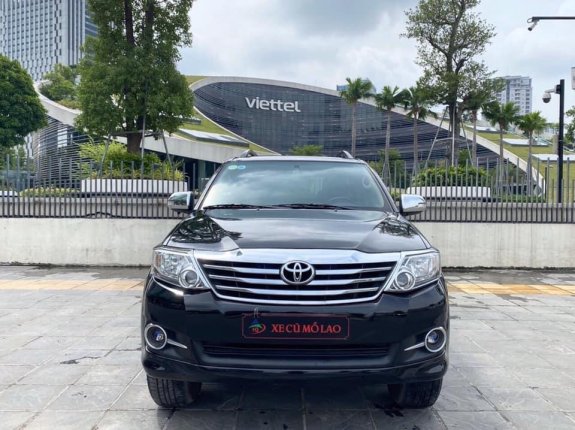 Toyota Fortuner 2.7 V 4X2 AT 2015 - Màu đen, giá cực tốt