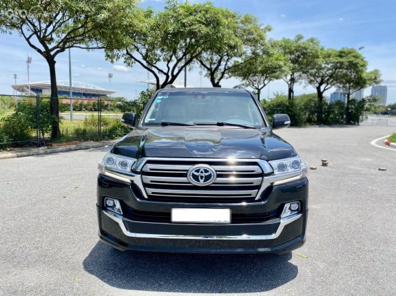 Toyota Land Cruiser VX 4.6 V8 2017 - Màu đen