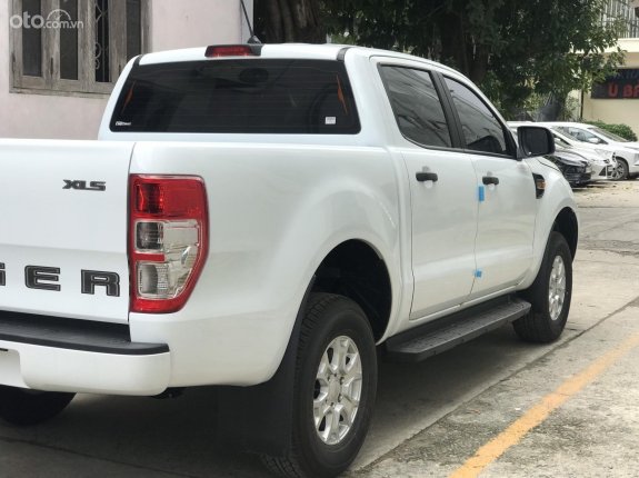 Ford Ranger 2022 - Trắng, giao ngay, đặt ngay giá tốt nhất thị trường, tặng gói phụ kiện, trả trước cần 180 triệu nhận xe. Lh hotline