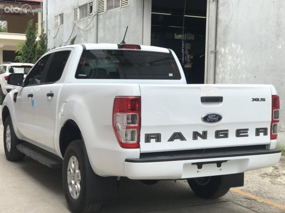 Ford Ranger 2022 - Trắng, giao ngay, đặt ngay giá tốt nhất thị trường, tặng gói phụ kiện, trả trước cần 180 triệu nhận xe. Lh hotline