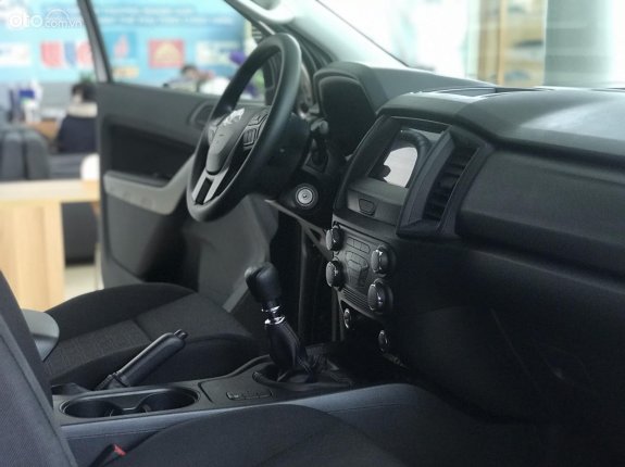 Ford Ranger 2022 - Trắng, giao ngay, đặt ngay giá tốt nhất thị trường, tặng gói phụ kiện, trả trước cần 180 triệu nhận xe. Lh hotline