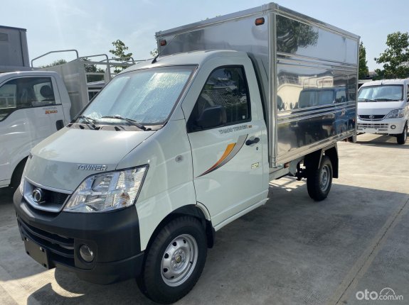Xe tải nhẹ máy xăng. Tải trọng 900 kg thùng dài 2,6 mét
